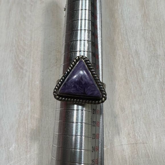 TRIANGLE Single Stone Sterling Silver Ring - Picture 2 of 4